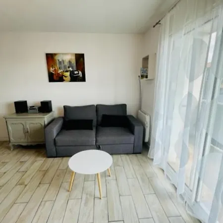 Apartment Bright 36 M Nest With Lovely Balcony La Rochelle (Charente-Maritime)