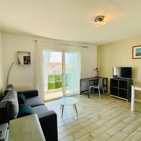Apartment Bright 36 M Nest With Lovely Balcony